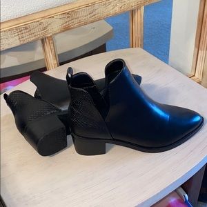 Point Toe Snakeskin Embossed Ankle Boots